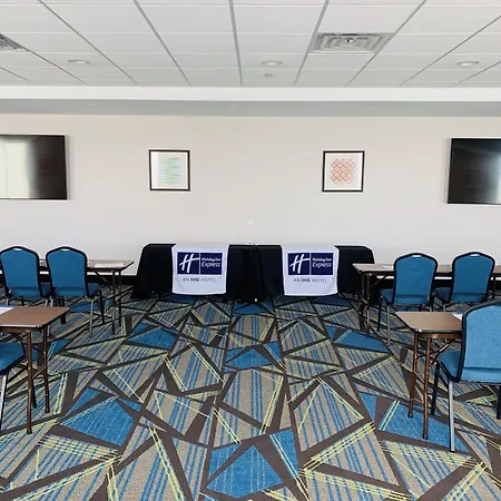 Holiday Inn Express & Suites Chicago - Hoffman Estates By Ihg