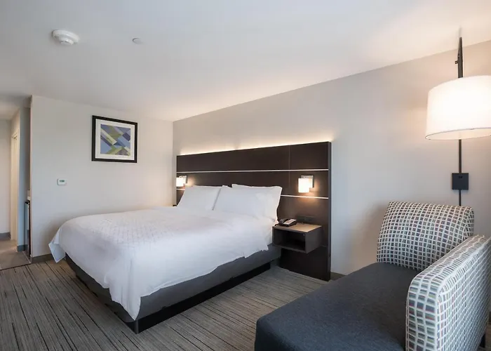Express & Chicago - By Ihg Hoffman Estates