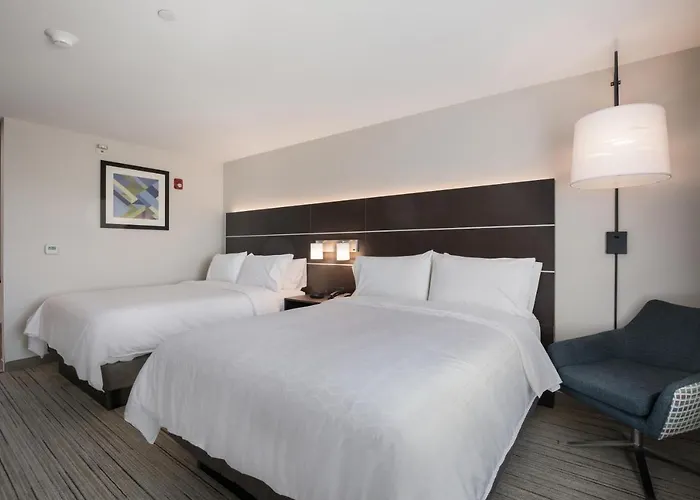 Express & Chicago - By Ihg