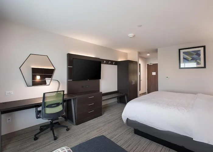 Express & Chicago - By Ihg