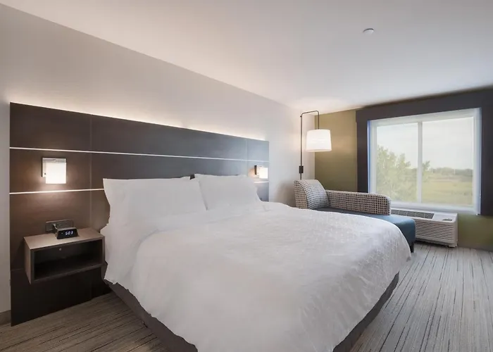 Express & Chicago - By Ihg