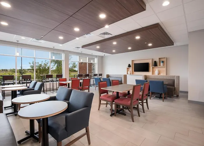Express & Chicago - By Ihg Hotel 3*