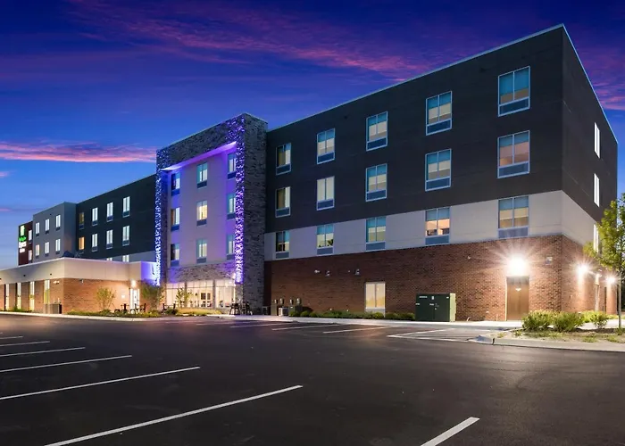Express & Chicago - By Ihg Hotel