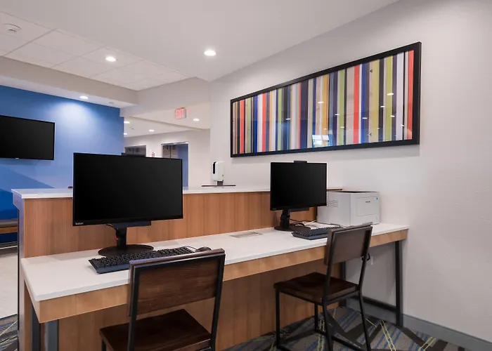 Express & Chicago - By Ihg 3*