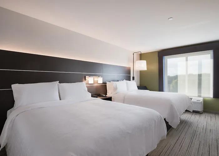 Express & Chicago - By Ihg