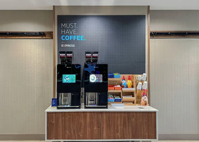 Express & Chicago - By Ihg Hotel 3*