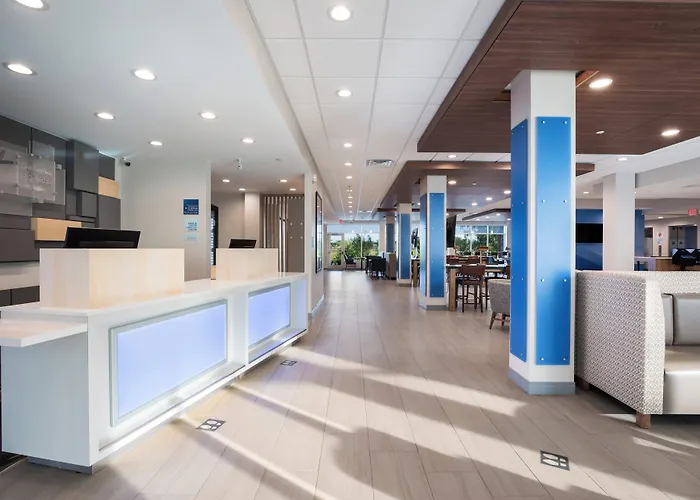 Express & Chicago - By Ihg Hoffman Estates