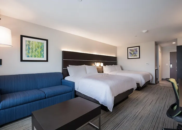 Express & Chicago - By Ihg Hotel